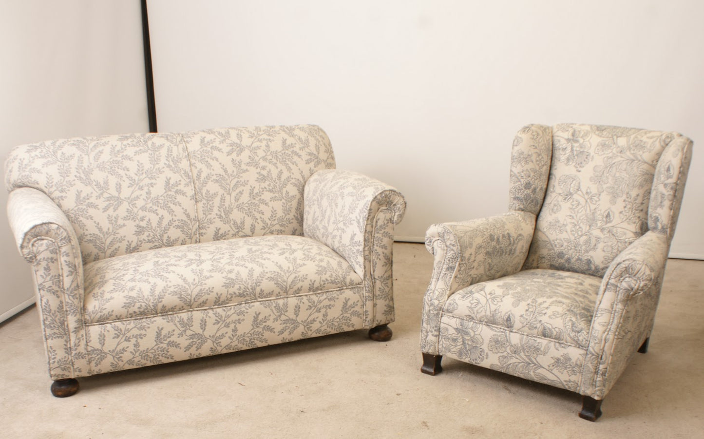 2 seater Drop Arm and Wing in Heritage fabric